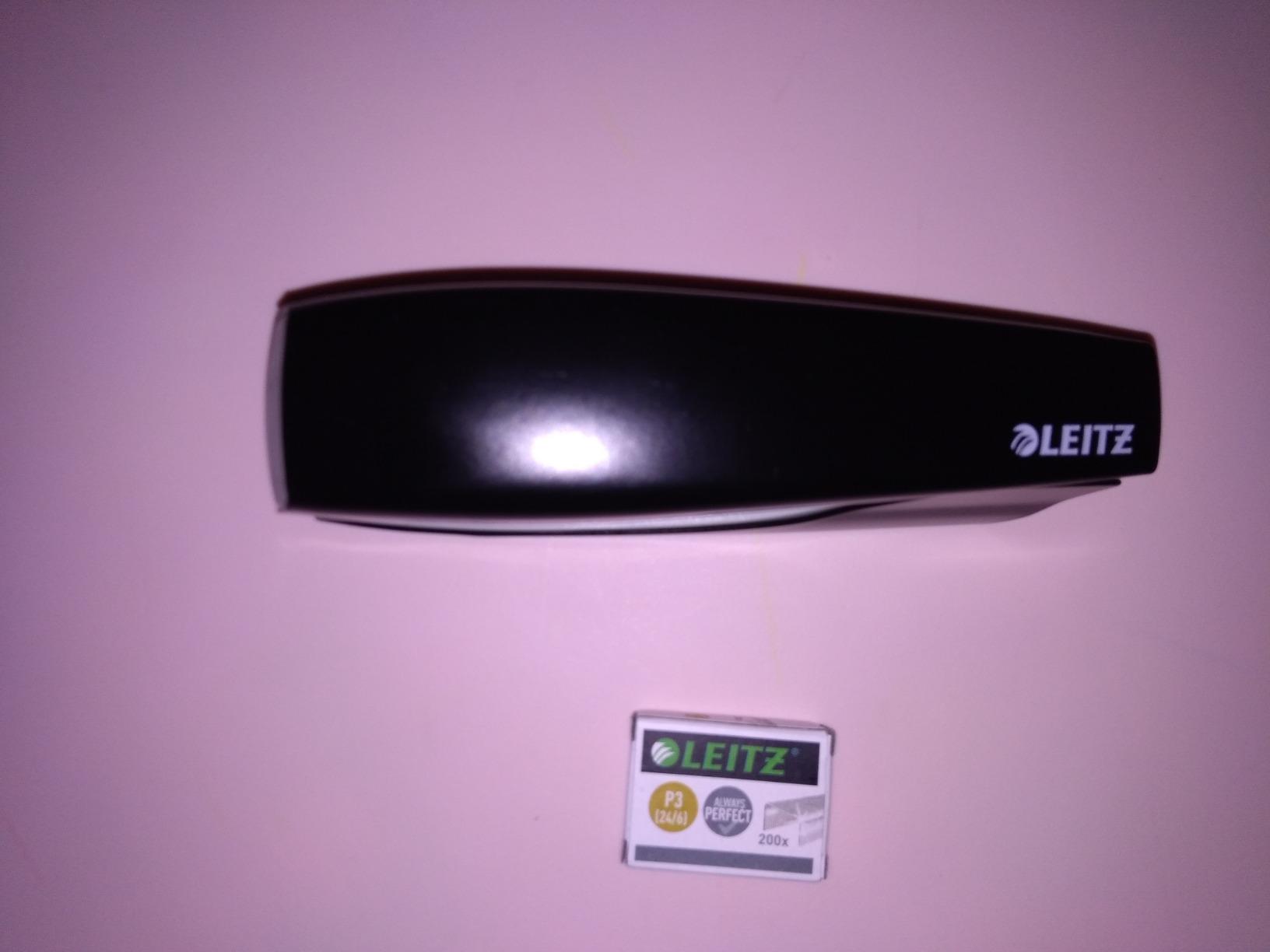 Heftet sauber, liegt gut in der Hand.