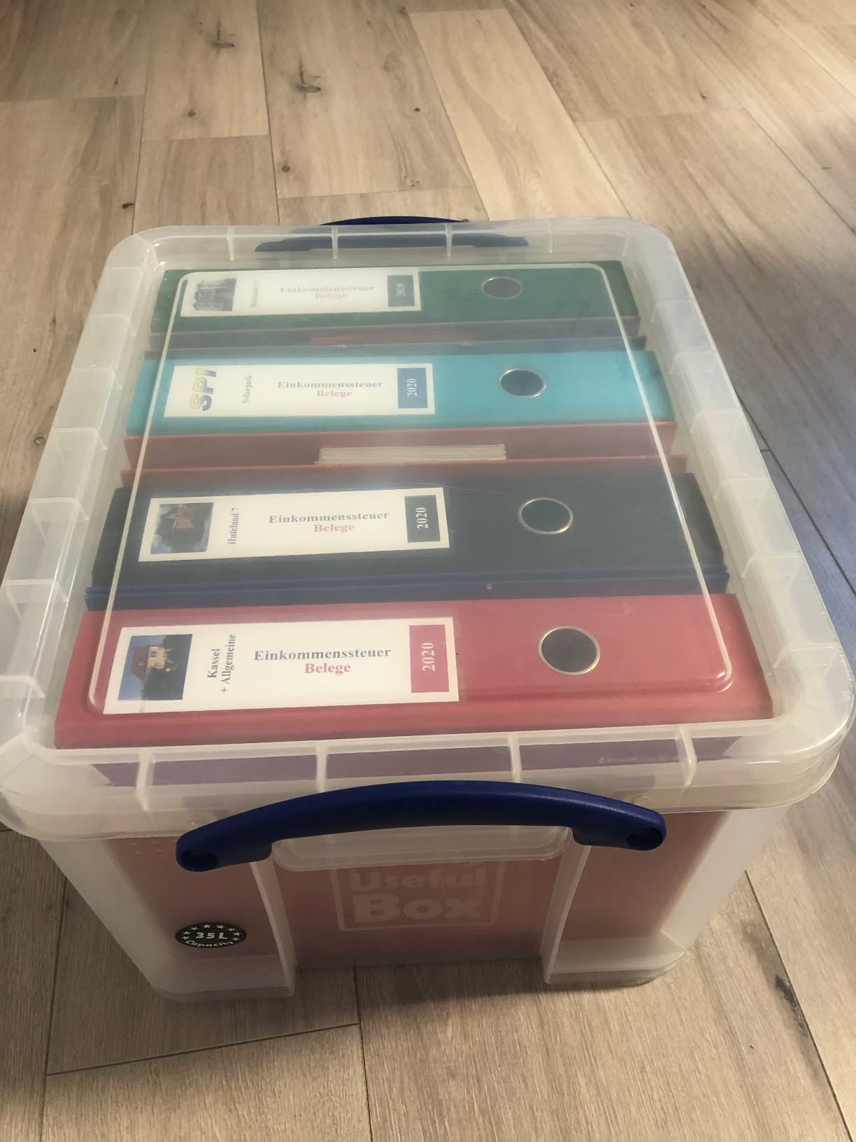 Endlich Farbe im Aktenkeller