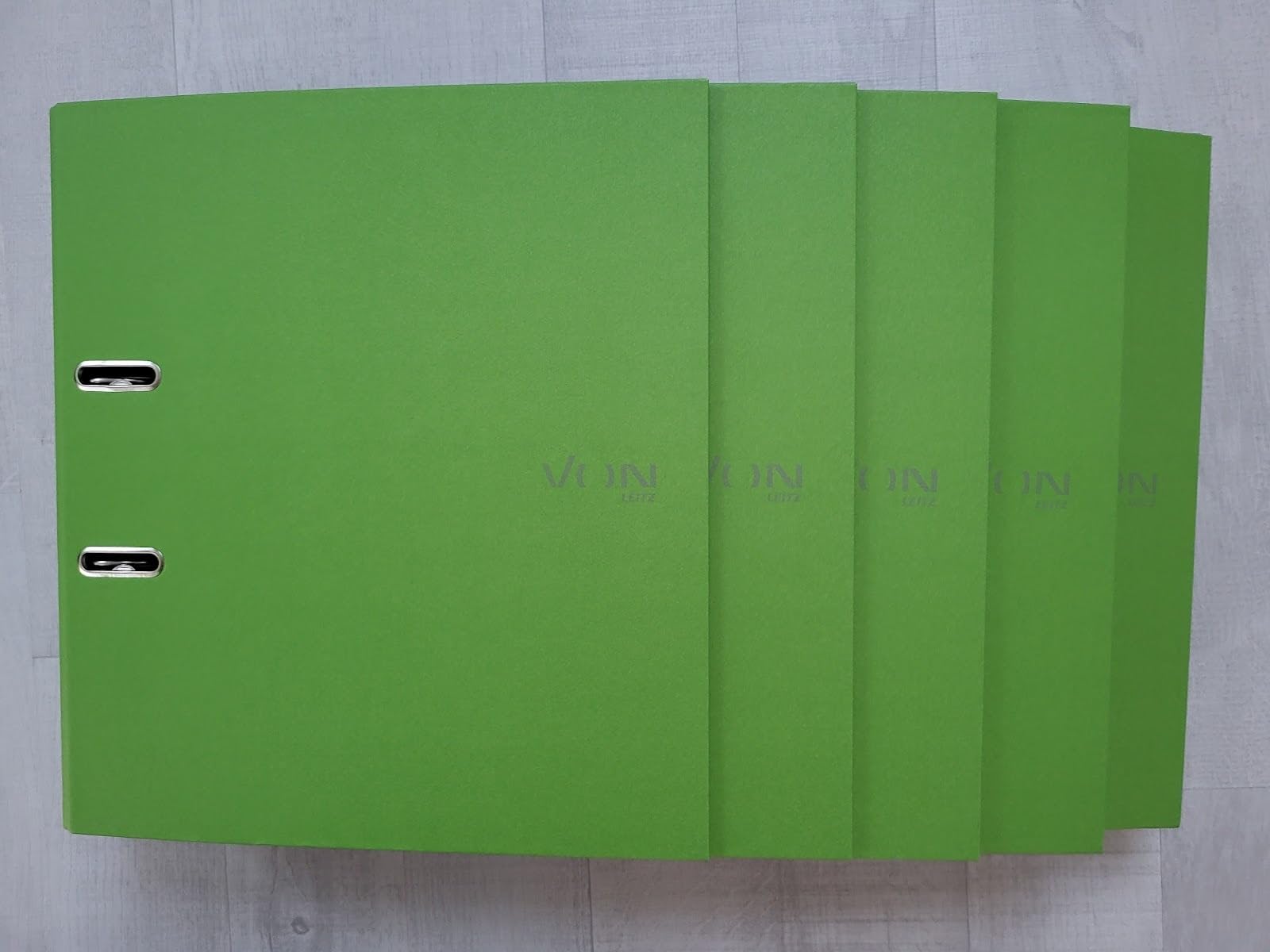 Top Recycling-Ordner, schöne Farbe.